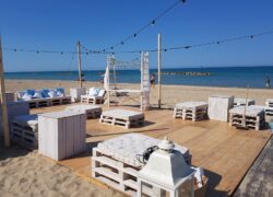 pedana sulla spiaggia matrimonio in spiaggia